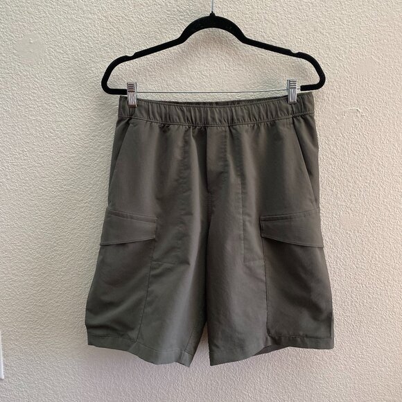 Lululemon VersaTwill Cargo Pocket Short Green Medium LM7BDNS 9.5 Inch Inseam - Picture 1 of 4